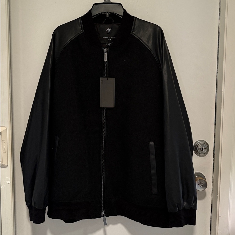 Full-Zip Black Winter Jacket